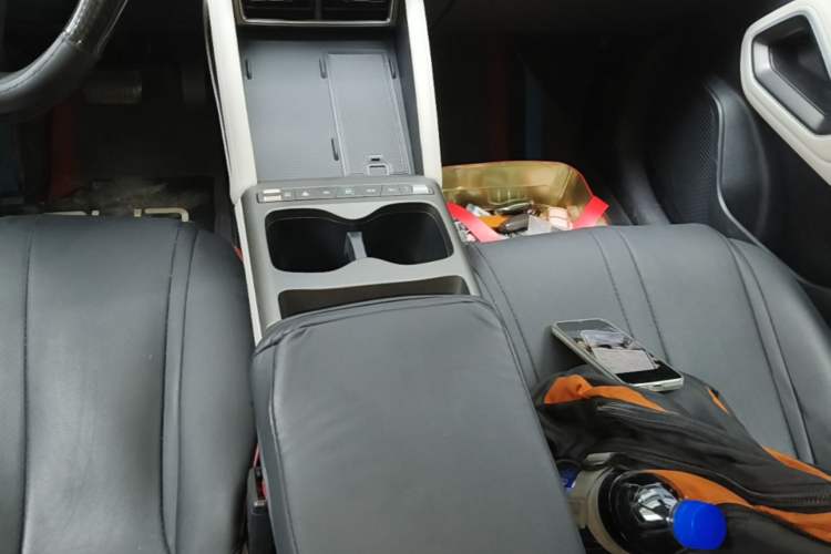 Used BYD Yuan UP 2025 Model 301KM Leading Version Gear Lever