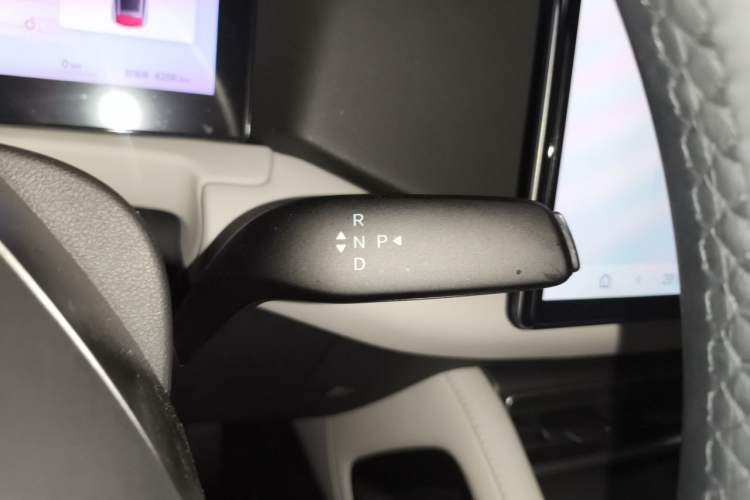 Used BYD Yuan UP 2025 Intelligent Driving Version 401 KM Dynamic Edition Gear Lever