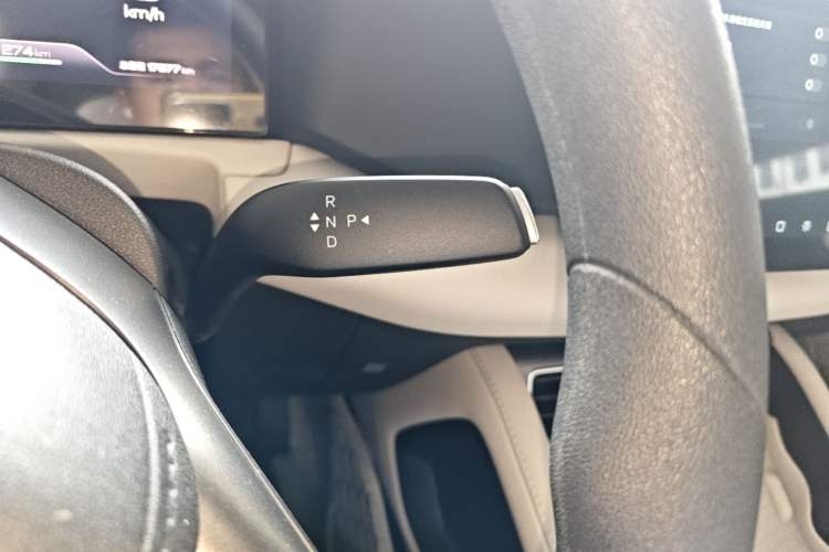 Used BYD Yuan UP 2025 Model 301KM Leading Version Gear Lever