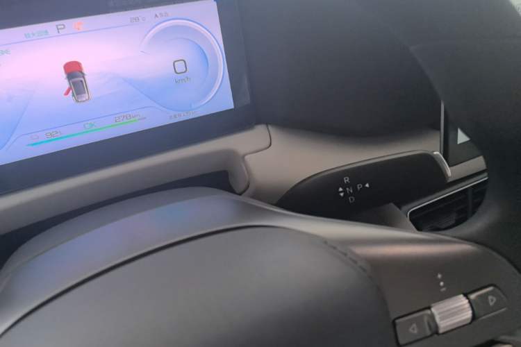 Used BYD Yuan UP 2025 Model 301KM Leading Version Gear Lever