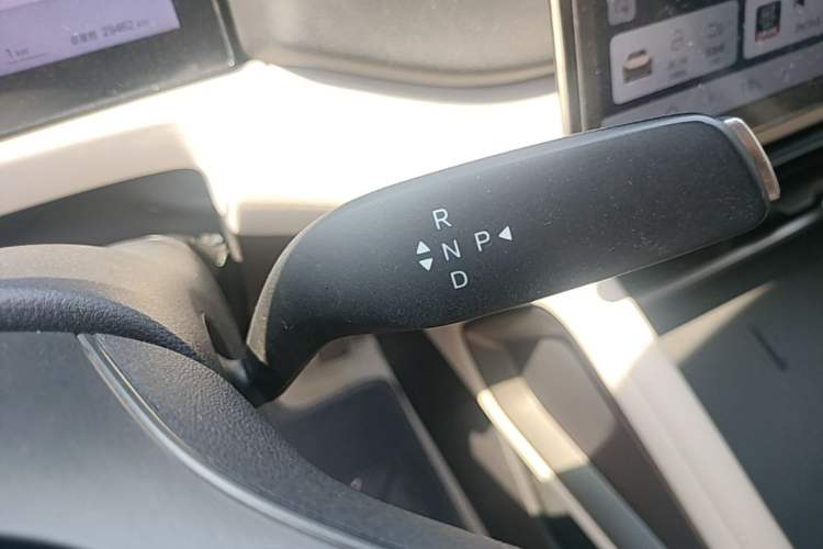 Used BYD Yuan UP 2025 Intelligent Driving Version 401 KM Dynamic Edition Gear Lever