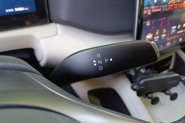 Used BYD Yuan UP 2025 Intelligent Driving Version 401 KM Dynamic Edition Gear Lever
