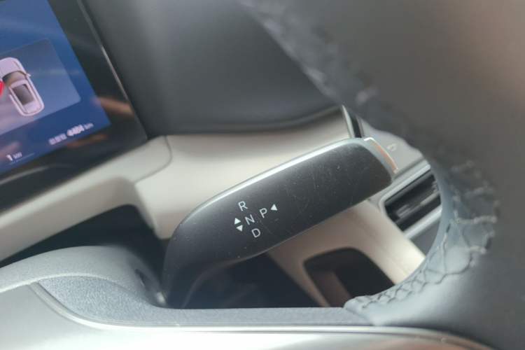 Used BYD Yuan UP 2025 Intelligent Driving Version 401 KM Dynamic Edition Gear Lever