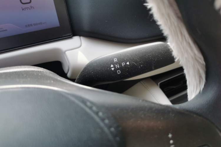 Used BYD Yuan UP 2025 Model 301KM Leading Version Gear Lever
