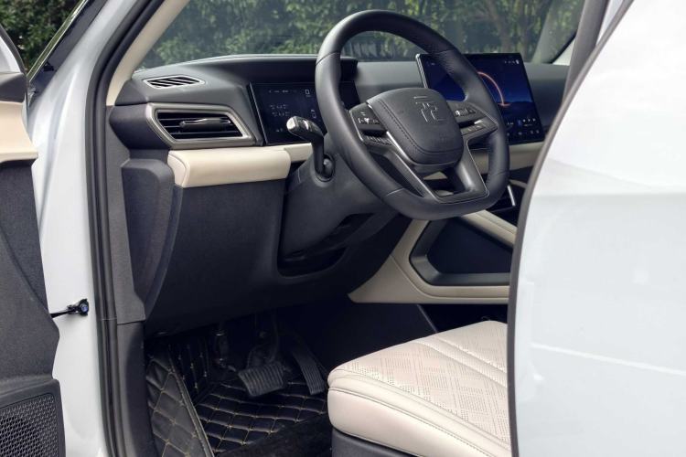 Used BYD Yuan UP 2025 Intelligent Driving Version 401 KM Dynamic Edition Interior 1