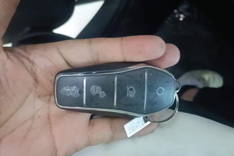 Used BYD Yuan UP 2025 Model 301KM Leading Version Interior 1
