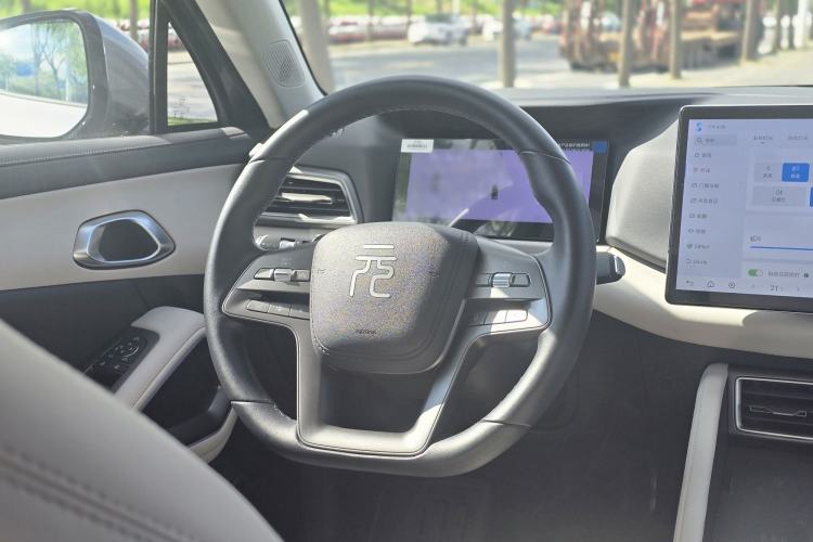 Used BYD Yuan UP 2025 Intelligent Driving Version 401 km Leading Edition Interior 2