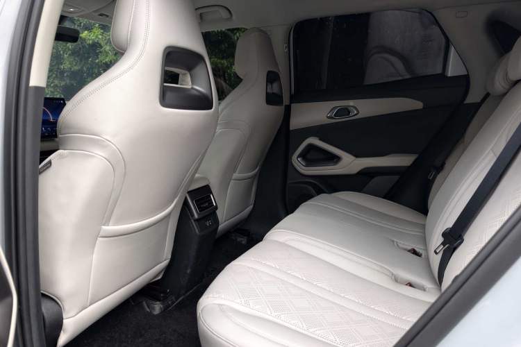 Used BYD Yuan UP 2025 Intelligent Driving Version 401 KM Dynamic Edition Interior 2
