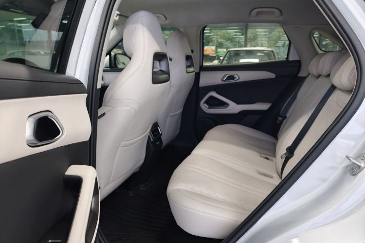 Used BYD Yuan UP 2025 Model 301KM Leading Version Interior 3