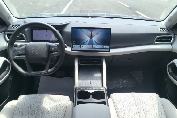 Used BYD Yuan UP 2025 Intelligent Driving Version 401 KM Dynamic Edition Interior 3