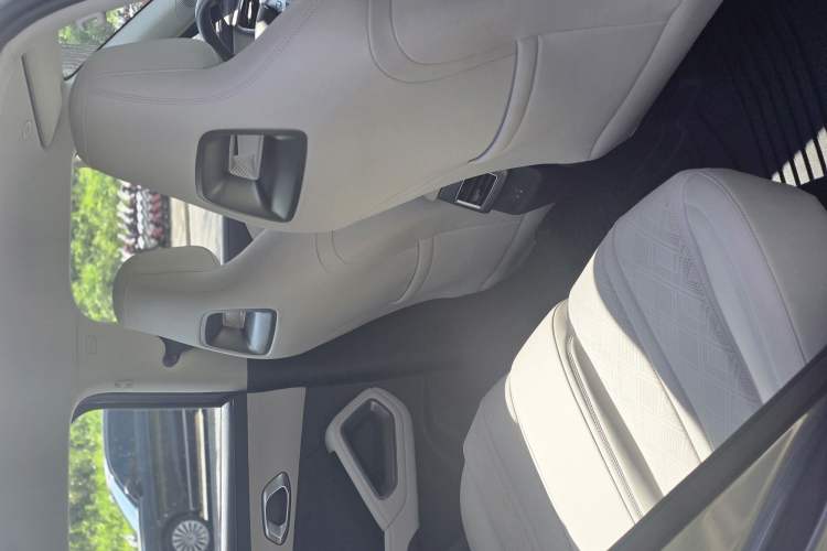 Used BYD Yuan UP 2025 Intelligent Driving Version 401 km Leading Edition Interior 4