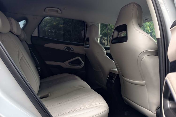 Used BYD Yuan UP 2025 Intelligent Driving Version 401 KM Dynamic Edition Interior 5