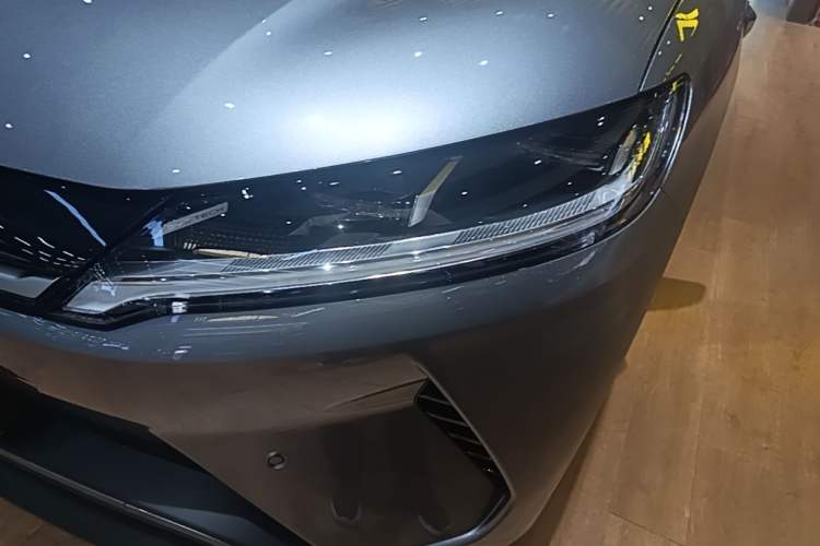 Used BYD Yuan UP 2025 Intelligent Driving Version 401 KM Dynamic Edition Left Front Headlight