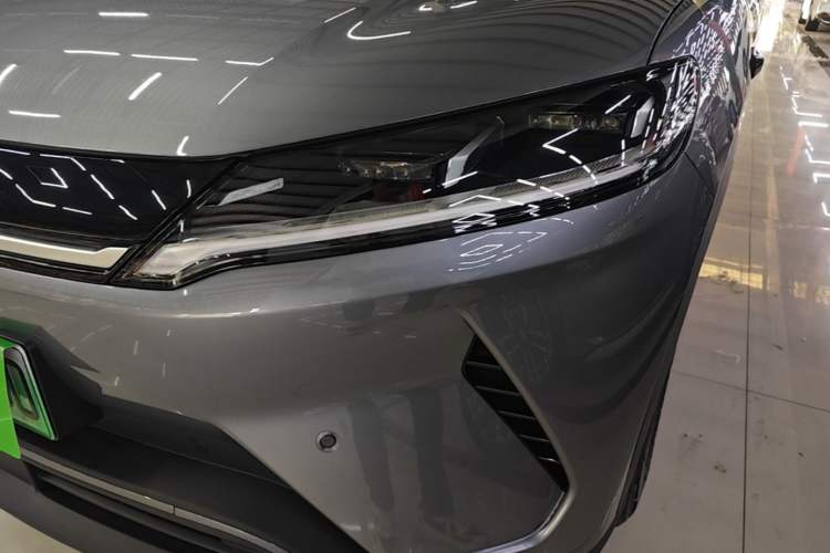 Used BYD Yuan UP 2025 Intelligent Driving Version 401 KM Dynamic Edition Left Front Headlight