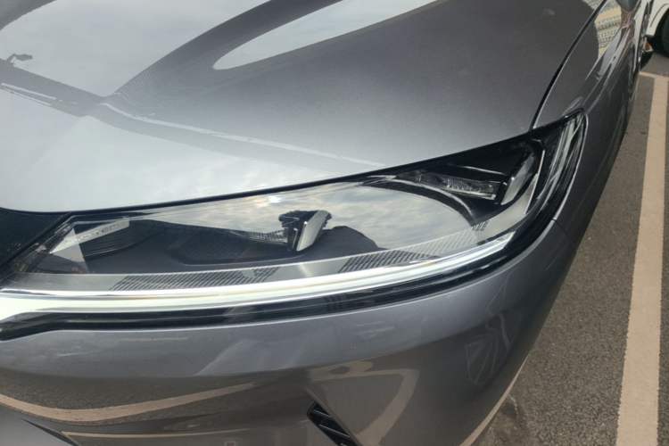 Used BYD Yuan UP 2025 Intelligent Driving Version 401 KM Dynamic Edition Left Front Headlight