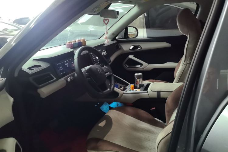 Used BYD Yuan UP 2025 Intelligent Driving Version 401 KM Dynamic Edition Left Front Seat