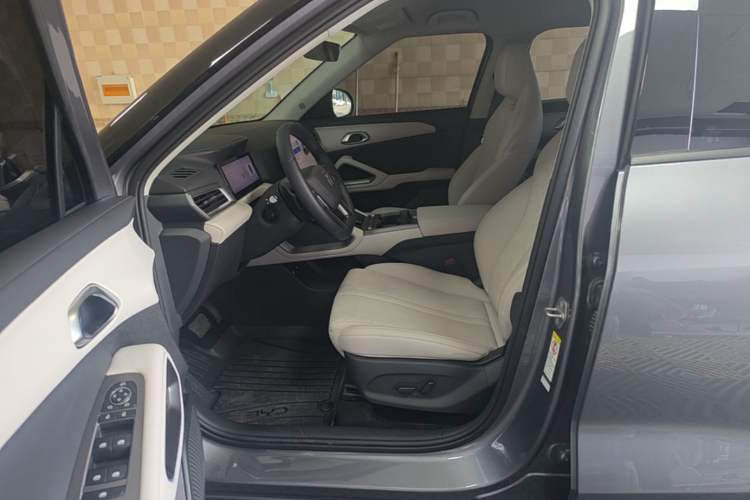 Used BYD Yuan UP 2025 Intelligent Driving Version 401 km Leading Edition Left Front Seat