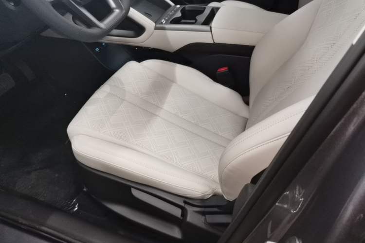 Used BYD Yuan UP 2025 Intelligent Driving Version 401 KM Dynamic Edition Left Front Seat