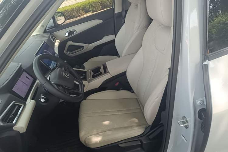 Used BYD Yuan UP 2025 Intelligent Driving Version 401 KM Dynamic Edition Left Front Seat