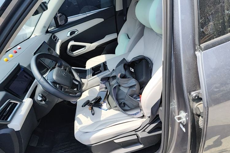 Used BYD Yuan UP 2025 Intelligent Driving Version 401 KM Dynamic Edition Left Front Seat