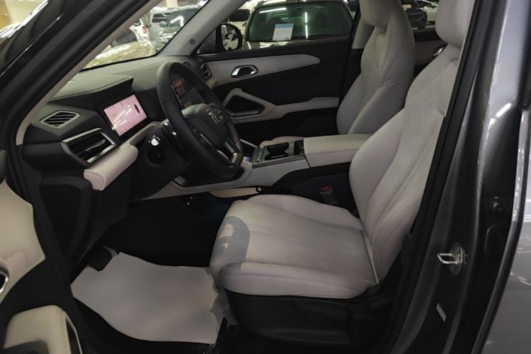 Used BYD Yuan UP 2025 Intelligent Driving Version 401 KM Dynamic Edition Left Front Seat