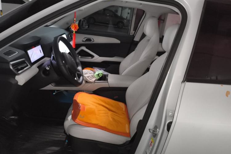 Used BYD Yuan UP 2025 Intelligent Driving Version 401 KM Dynamic Edition Left Front Seat