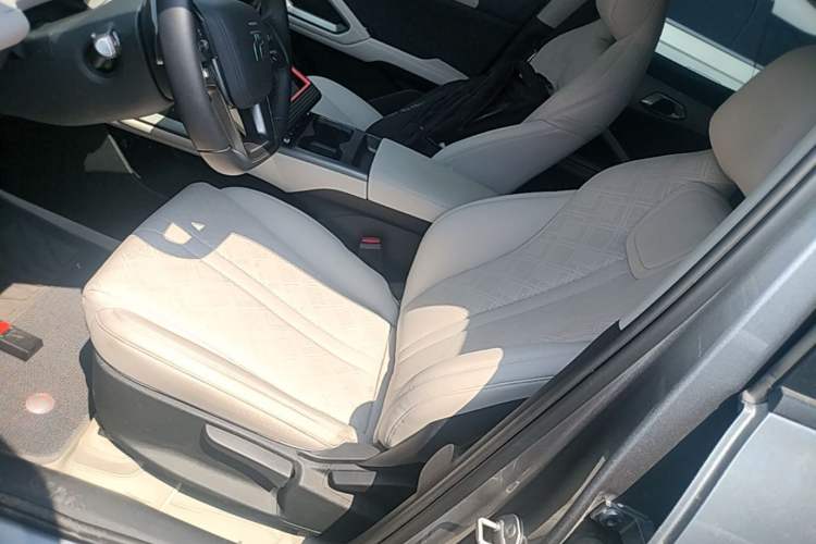 Used BYD Yuan UP 2025 Intelligent Driving Version 401 KM Dynamic Edition Left Front Seat