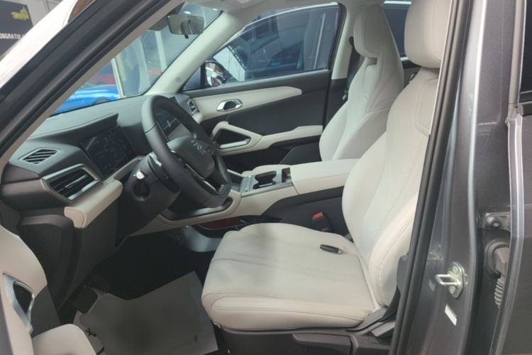 Used BYD Yuan UP 2025 Intelligent Driving Version 401 KM Dynamic Edition Left Front Seat