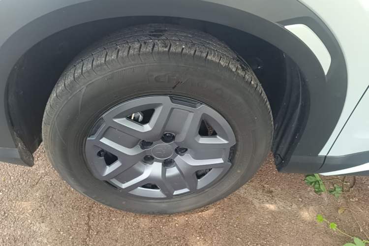 Used BYD Yuan UP 2025 Intelligent Driving Version 401 KM Dynamic Edition Left Front Wheel Hub