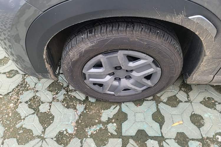 Used BYD Yuan UP 2025 Model 301KM Leading Version Left Front Wheel Hub
