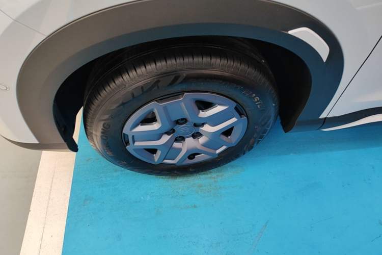 Used BYD Yuan UP 2025 Intelligent Driving Version 401 KM Dynamic Edition Left Front Wheel Hub