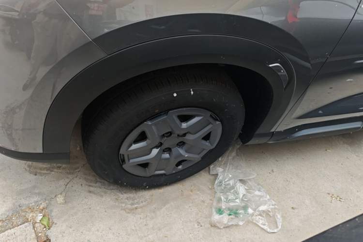Used BYD Yuan UP 2025 Model 301KM Leading Version Left Front Wheel Hub
