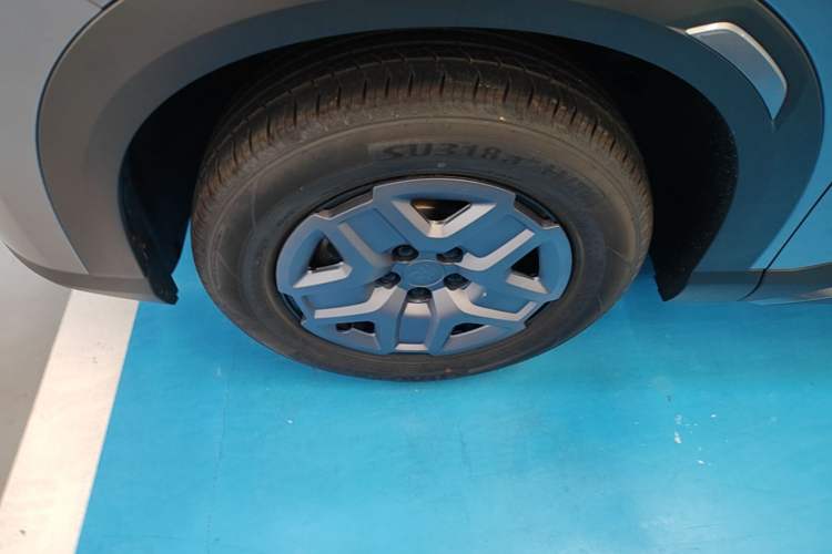 Used BYD Yuan UP 2025 Model 301KM Leading Version Left Front Wheel Hub