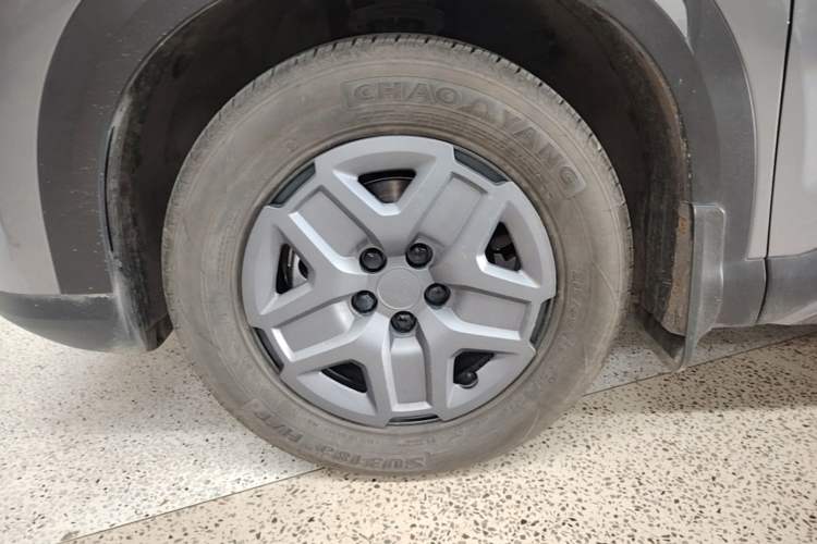 Used BYD Yuan UP 2025 Model 301KM Leading Version Left Front Wheel Hub