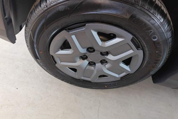 Used BYD Yuan UP 2025 Intelligent Driving Version 401 KM Dynamic Edition Left Front Wheel Hub