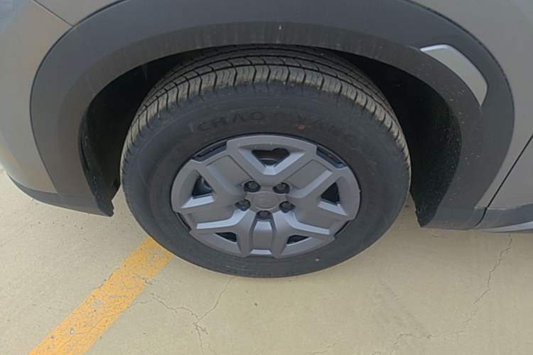 Used BYD Yuan UP 2025 Model 301KM Leading Version Left Front Wheel Hub