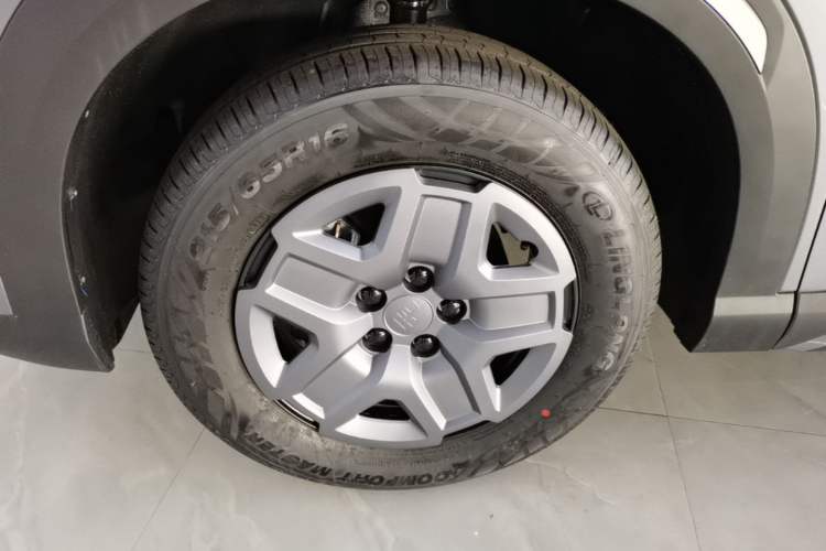 Used BYD Yuan UP 2025 Model 301KM Leading Version Left Front Wheel Hub