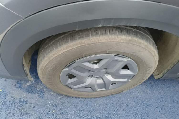 Used BYD Yuan UP 2025 Model 301KM Leading Version Left Front Wheel Hub