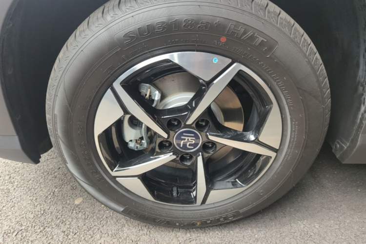 Used BYD Yuan UP 2025 Intelligent Driving Version 401 KM Dynamic Edition Left Front Wheel Hub