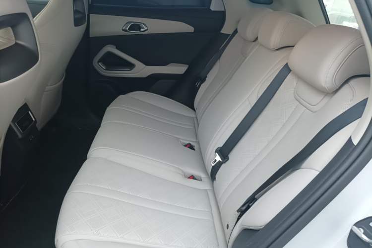 Used BYD Yuan UP 2025 Intelligent Driving Version 401 KM Dynamic Edition Left Rear Seat