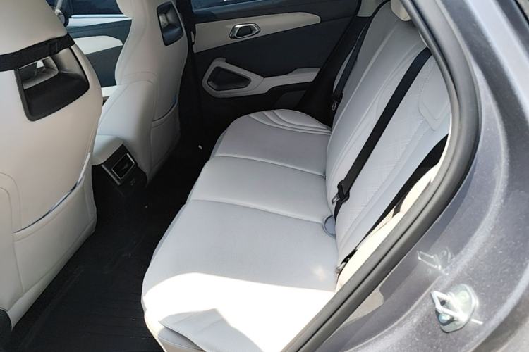 Used BYD Yuan UP 2025 Intelligent Driving Version 401 KM Dynamic Edition Left Rear Seat