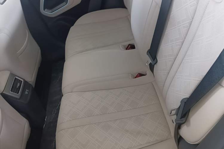 Used BYD Yuan UP 2025 Intelligent Driving Version 401 km Beyond-Range Edition Left Rear Seat