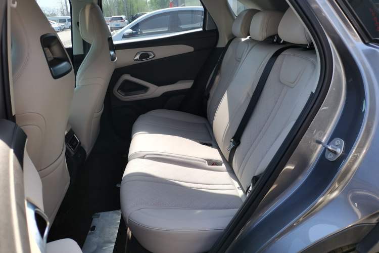 Used BYD Yuan UP 2025 Intelligent Driving Version 401 KM Dynamic Edition Left Rear Seat