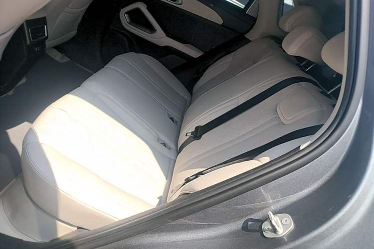 Used BYD Yuan UP 2025 Intelligent Driving Version 401 KM Dynamic Edition Left Rear Seat