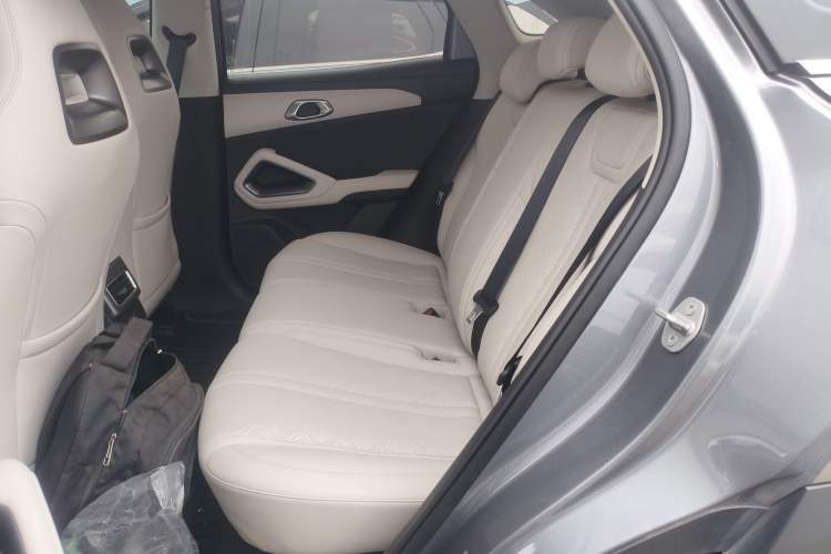 Used BYD Yuan UP 2025 Intelligent Driving Version 401 KM Dynamic Edition Left Rear Seat