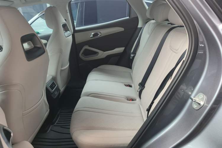 Used BYD Yuan UP 2025 Intelligent Driving Version 401 KM Dynamic Edition Left Rear Seat