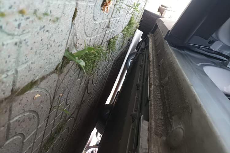 Used BYD Yuan UP 2025 Intelligent Driving Version 401 KM Dynamic Edition Left Side Sill