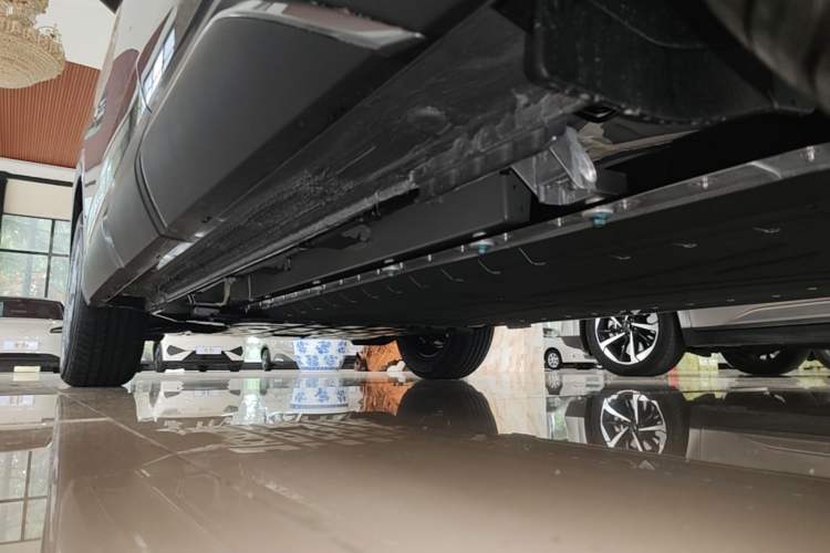 Used BYD Yuan UP 2025 Model 301KM Leading Version Left Side Sill