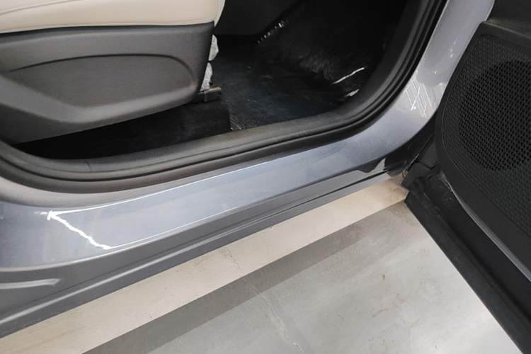 Used BYD Yuan UP 2025 Model 301KM Leading Version Left Side Sill
