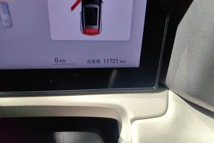 Used BYD Yuan UP 2025 Intelligent Driving Version 401 KM Dynamic Edition Odometer Close Up